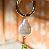 Mono spring pearl and peridot loop