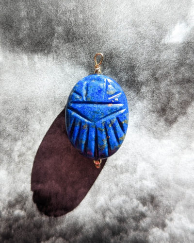 pendentif lapis lazuli scarabe