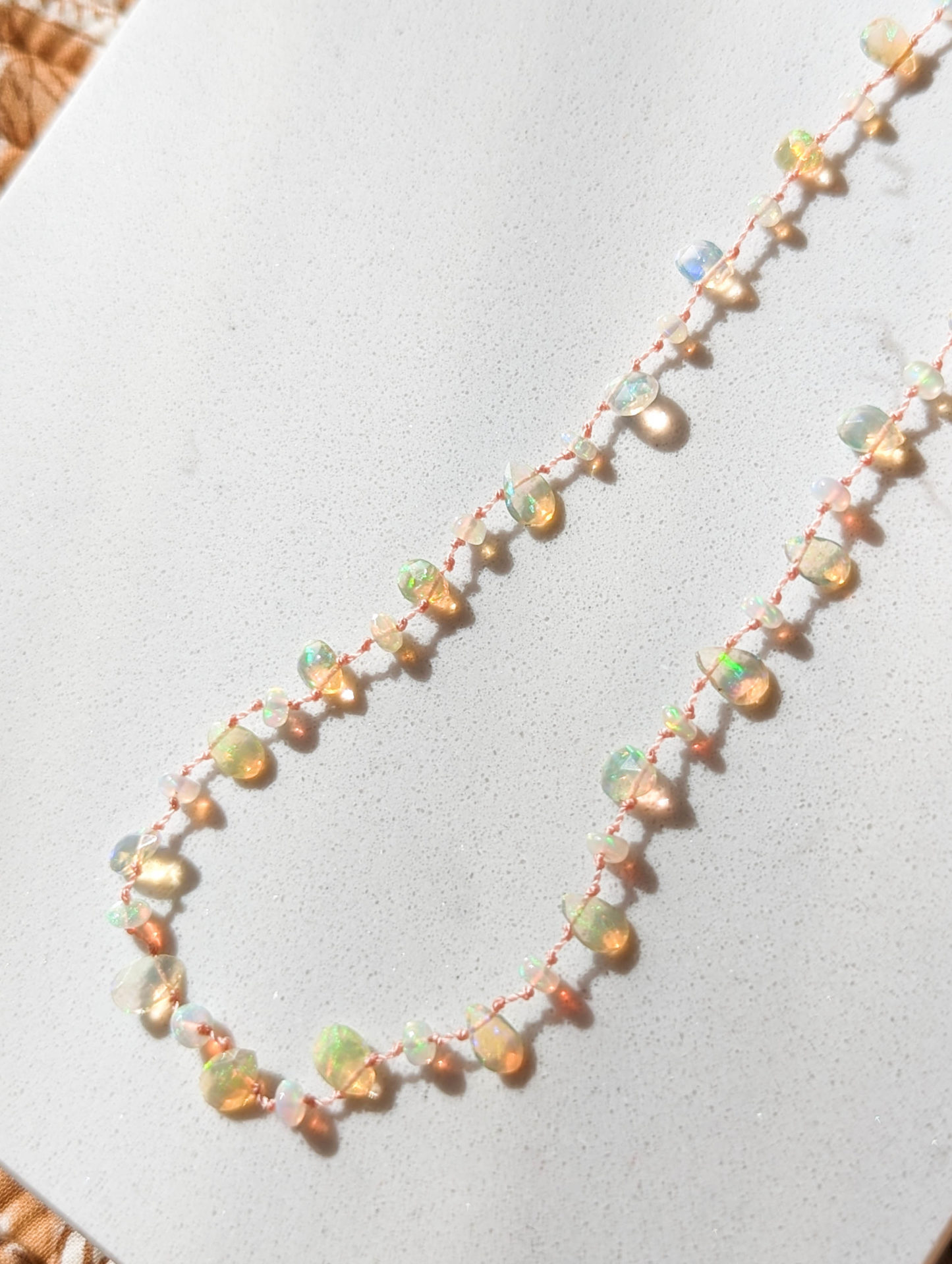 collier petales et perles opale ethiopienne 2